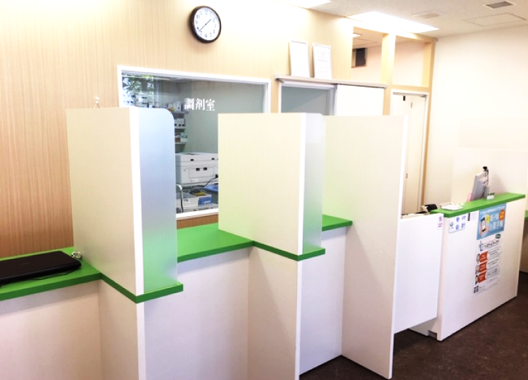 みらくる薬局 神田店 カウンター